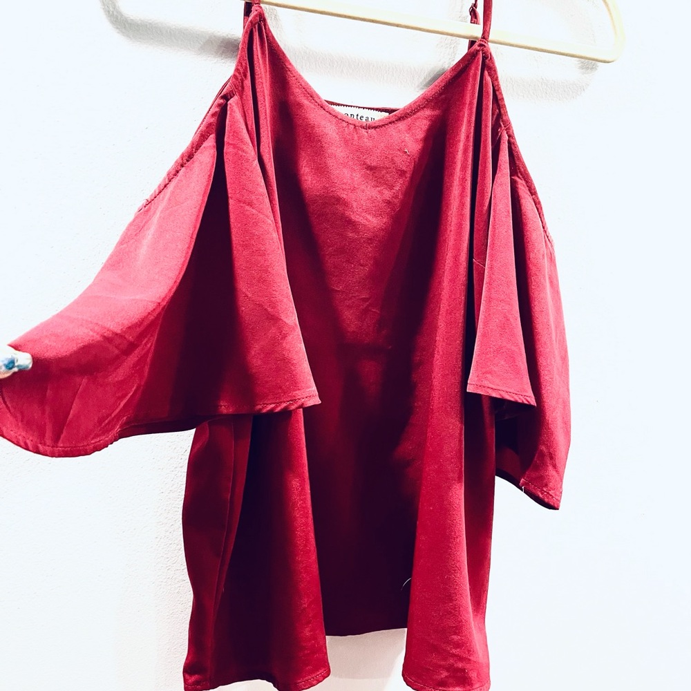 Monteau Cold Shoulder Camisoul Top Burgandy NWOT